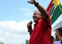 Lula visita Curitiba para comício