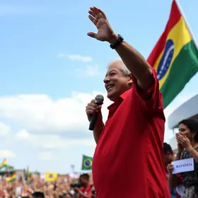 Lula visita Curitiba para comício